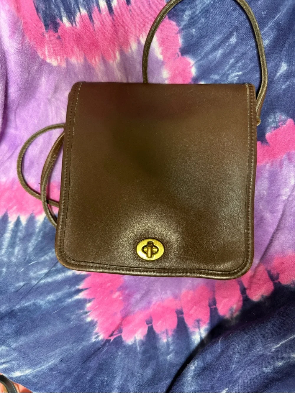 Vintage Coach Classic Brown Leather Crossbody Bag with Turn-Lock Closure